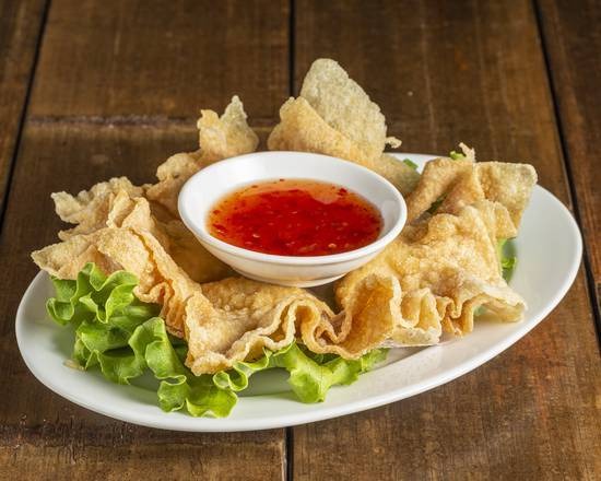 Crispy fried wontons served with sweet chili sauce