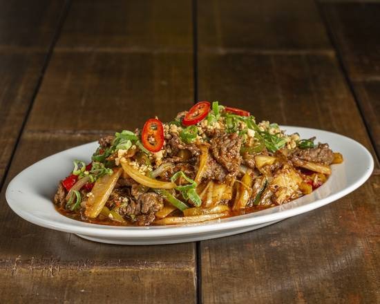 Stir-fried beef with lemongrass and chili