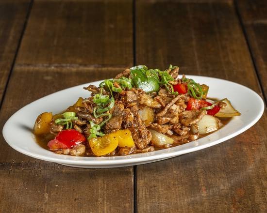 Stir-fried beef with peppers and onions